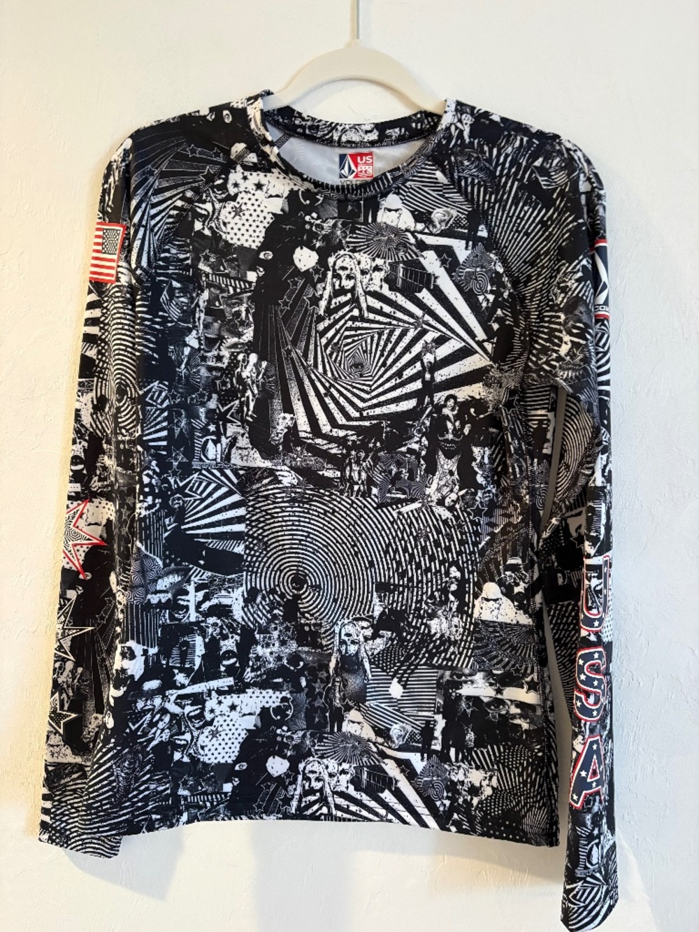 Volcom Women's US Base Top Baselayer Thermal Shirt Small New without tags